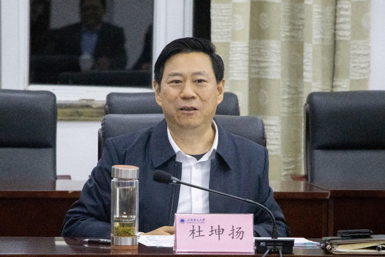 当前位置:>首页>校园动态>正文>杜坤扬讲话胡霞表示,树德中学与区校